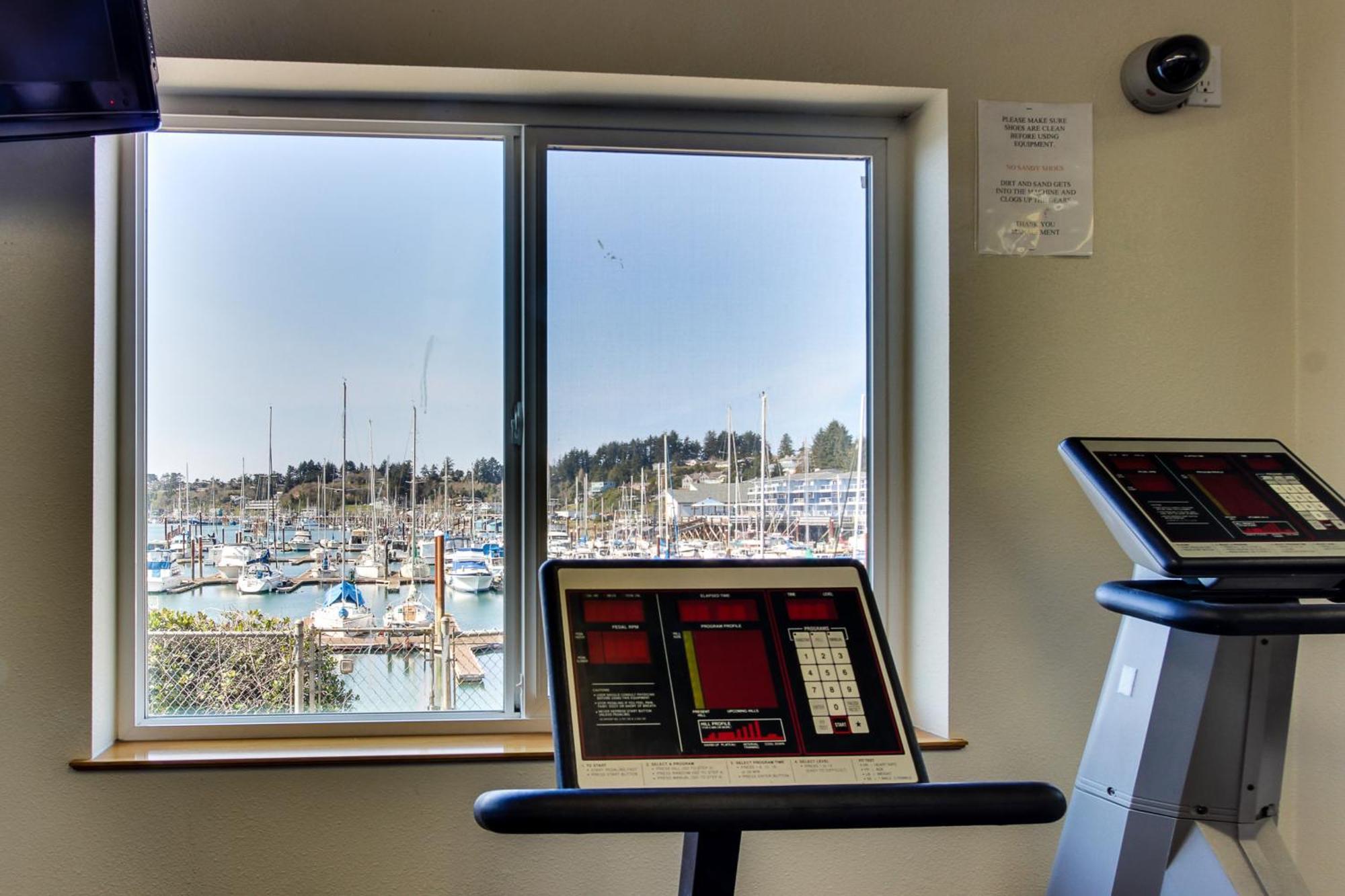 The Embarcadero Condos ニューポート 部屋 写真