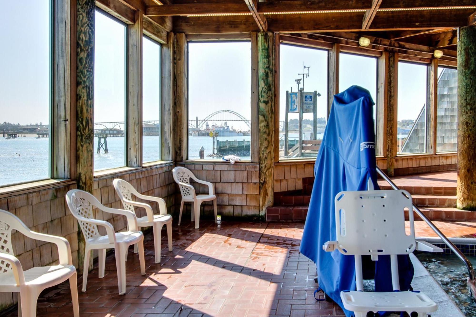 The Embarcadero Condos ニューポート 部屋 写真