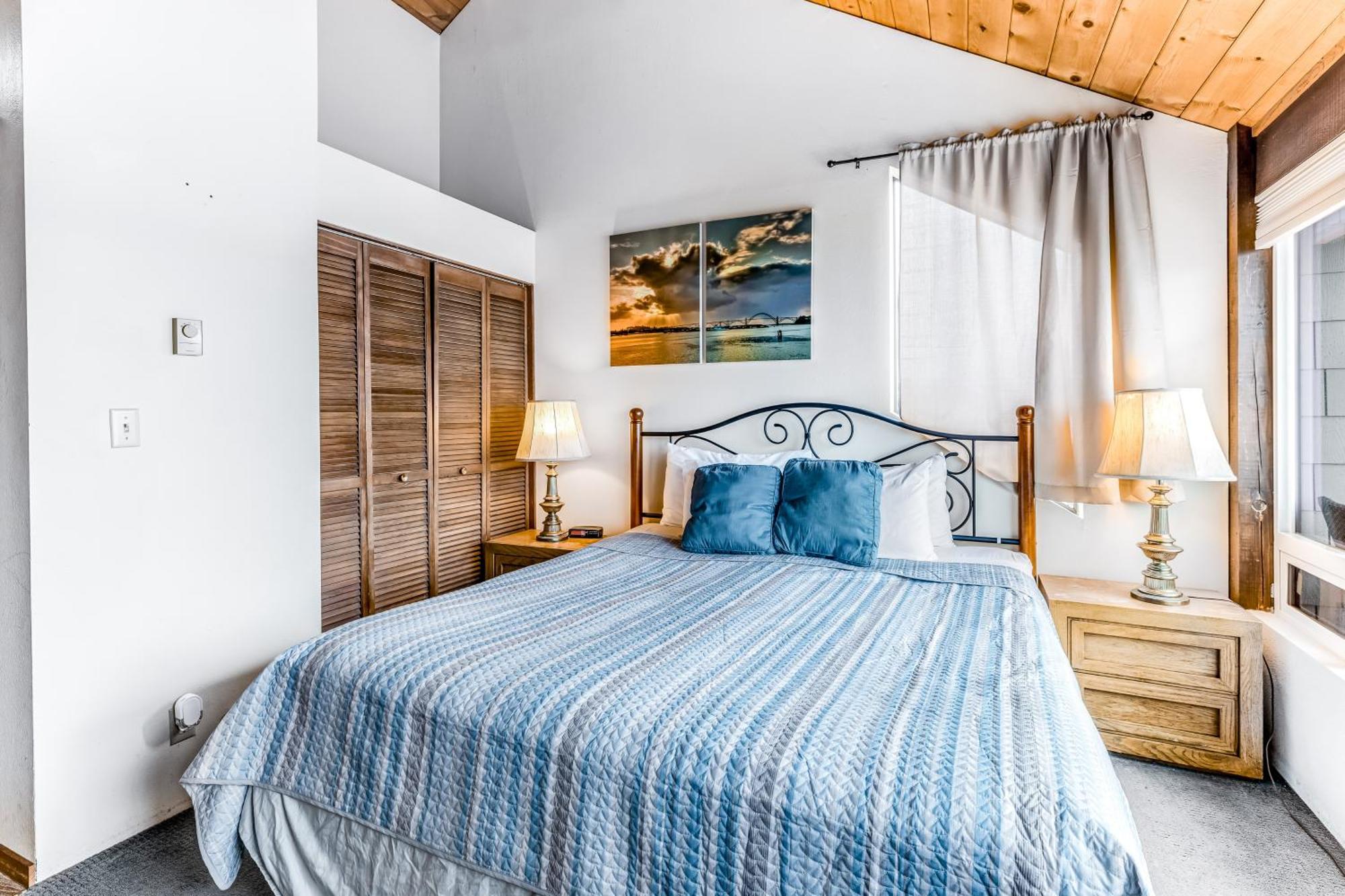 The Embarcadero Condos ニューポート 部屋 写真