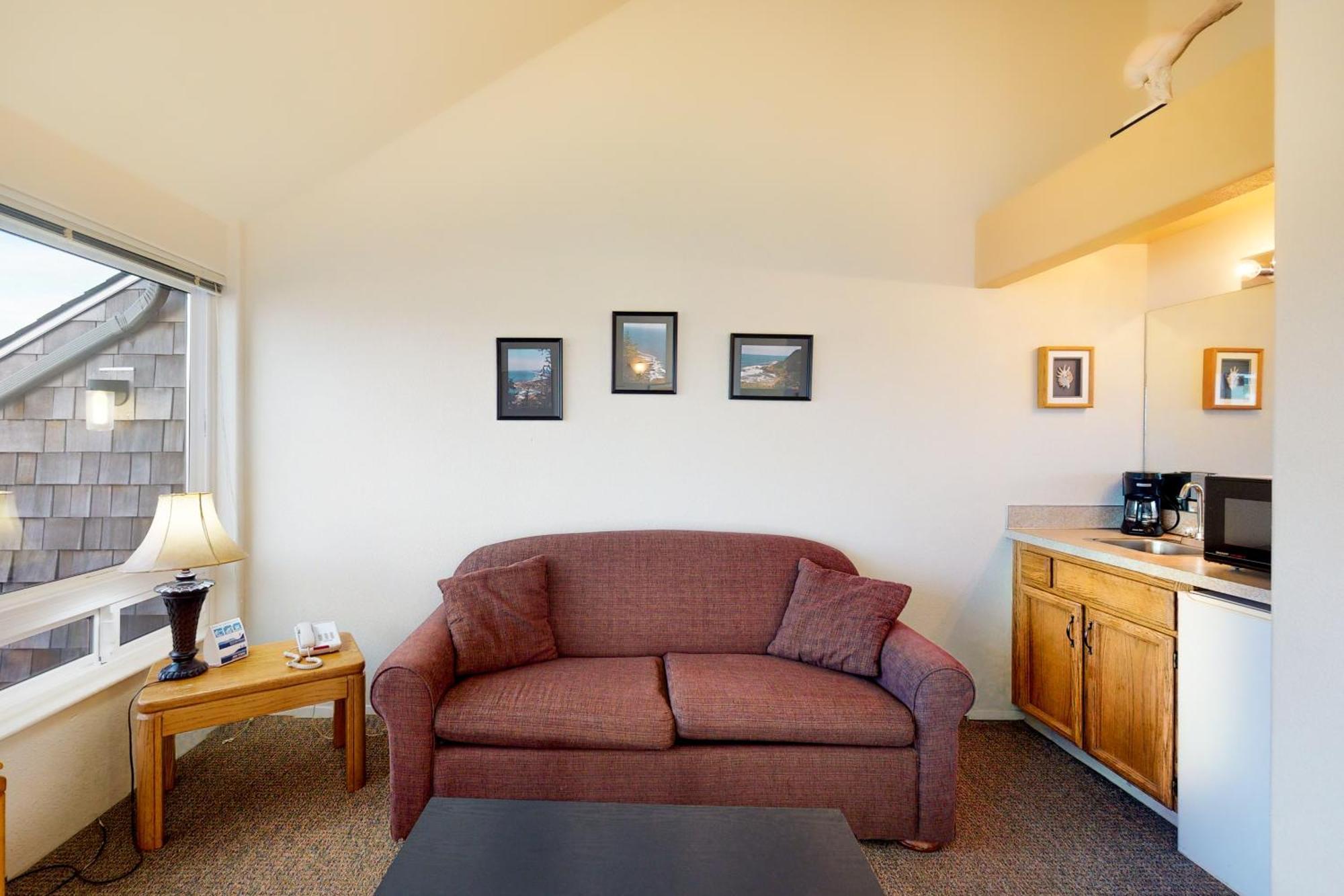 The Embarcadero Condos ニューポート 部屋 写真