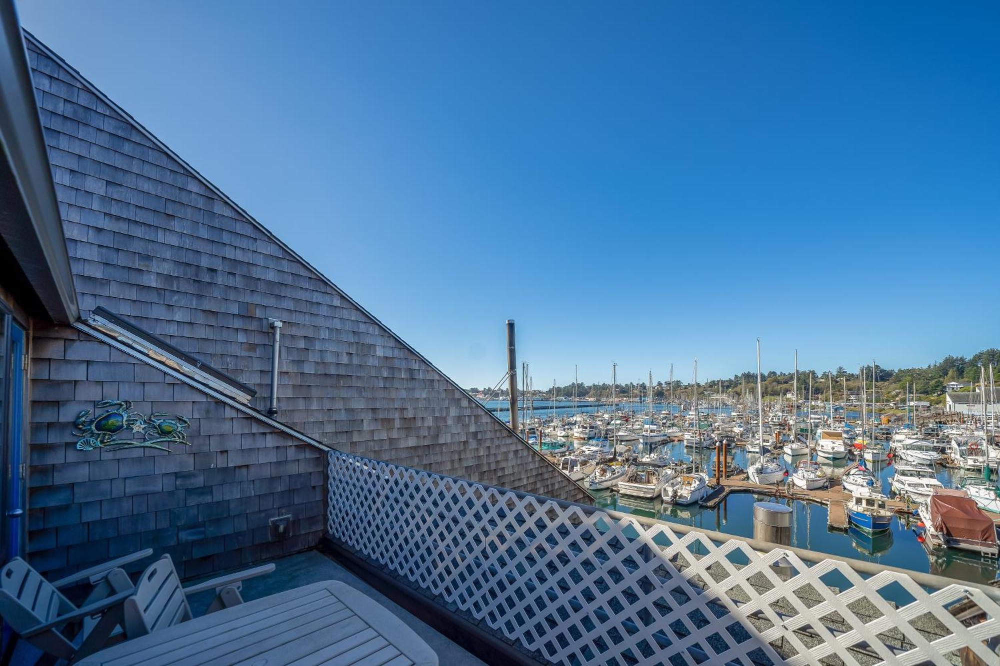 The Embarcadero Condos ニューポート 部屋 写真